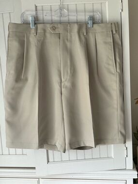NWOT Men’s Khahi Ledbetter Brand Golf  Shorts - Size 38 Regular ⛳️